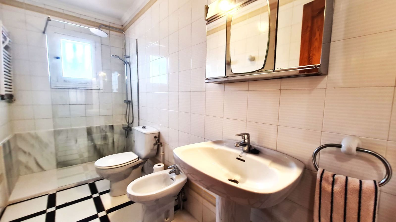 3 bedroom Villa for rent in Oliva with pool garage - € 1,800 (Ref: 9842102)