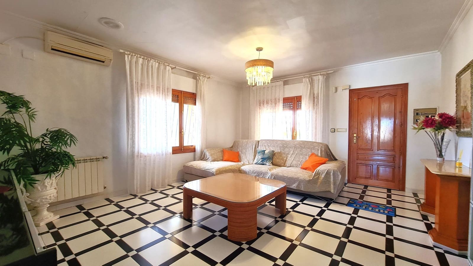 3 bedroom Villa for rent in Oliva with pool garage - € 1,800 (Ref: 9842102)