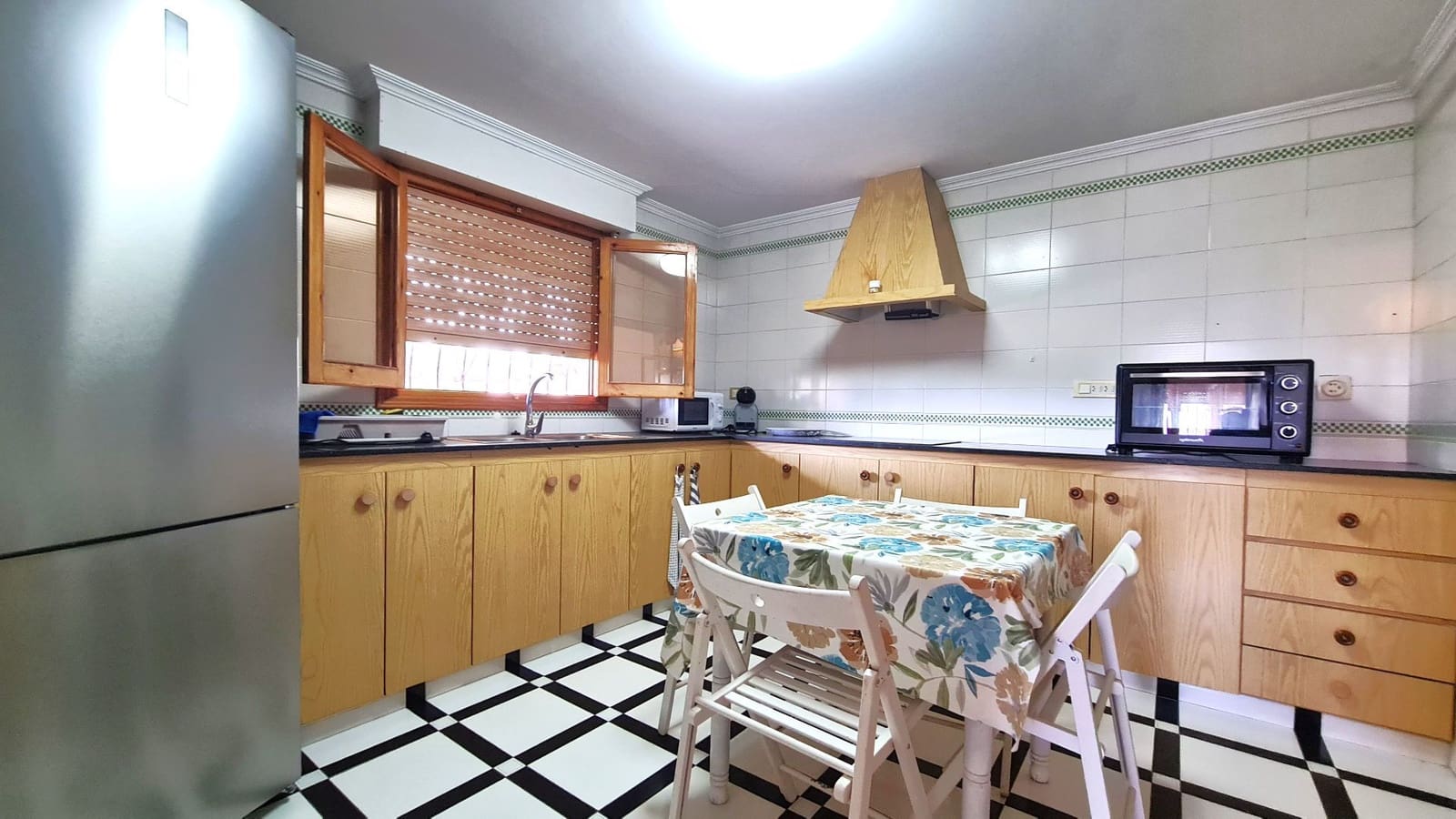 3 bedroom Villa for rent in Oliva with pool garage - € 1,800 (Ref: 9842102)