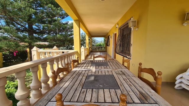 3 bedroom Villa for rent in Oliva Playa, Oliva with pool garage - € 1,800 (Ref: 9842102)