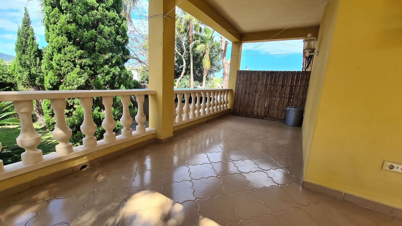 3 bedroom Villa for rent in Oliva with pool garage - € 1,800 (Ref: 9842102)
