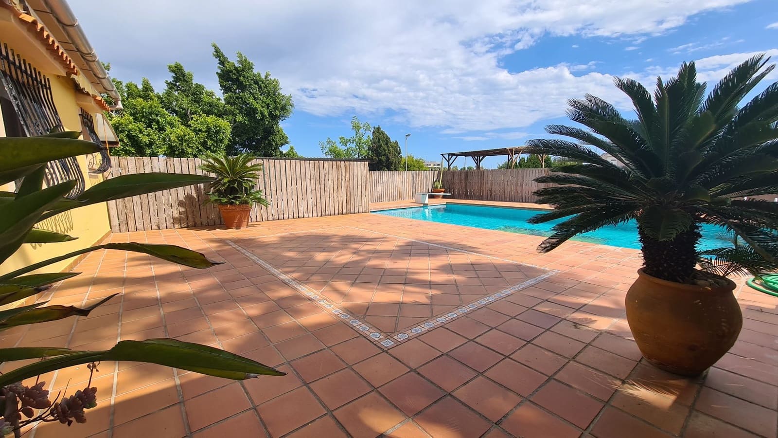 3 bedroom Villa for rent in Oliva with pool garage - € 1,800 (Ref: 9842102)