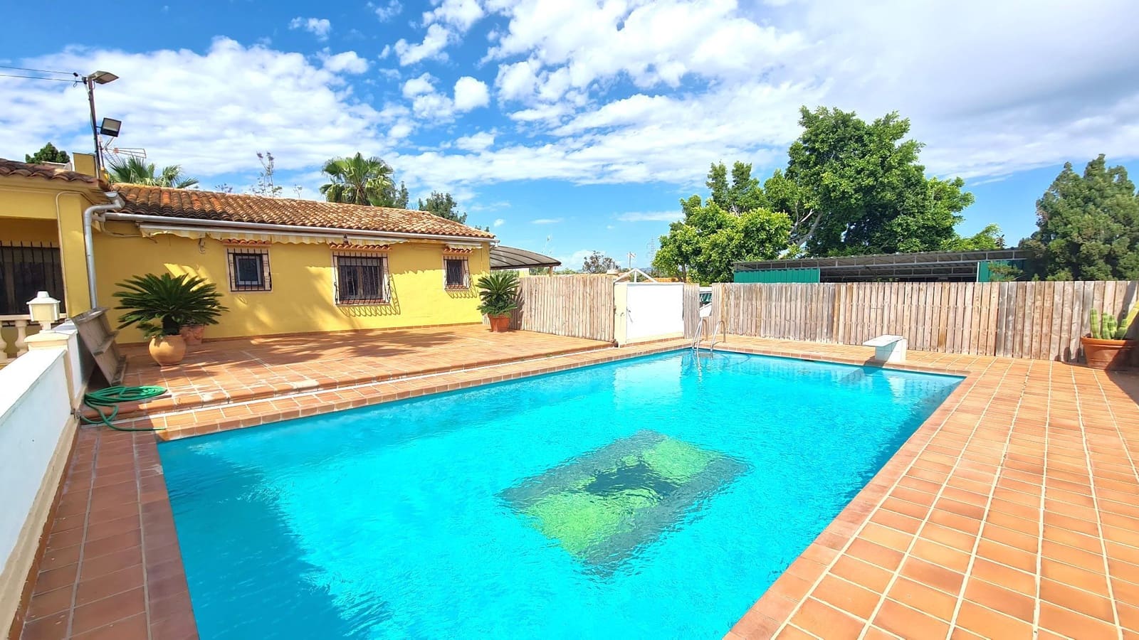 3 bedroom Villa for rent in Oliva with pool garage - € 1,800 (Ref: 9842102)