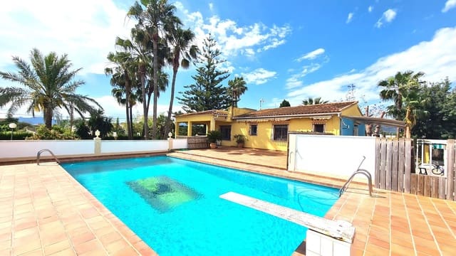 3 bedroom Villa for rent in Oliva Playa, Oliva with pool garage - € 1,800 (Ref: 9842102)