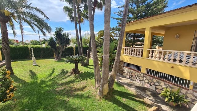 3 bedroom Villa for rent in Oliva Playa, Oliva with pool garage - € 1,800 (Ref: 9842102)