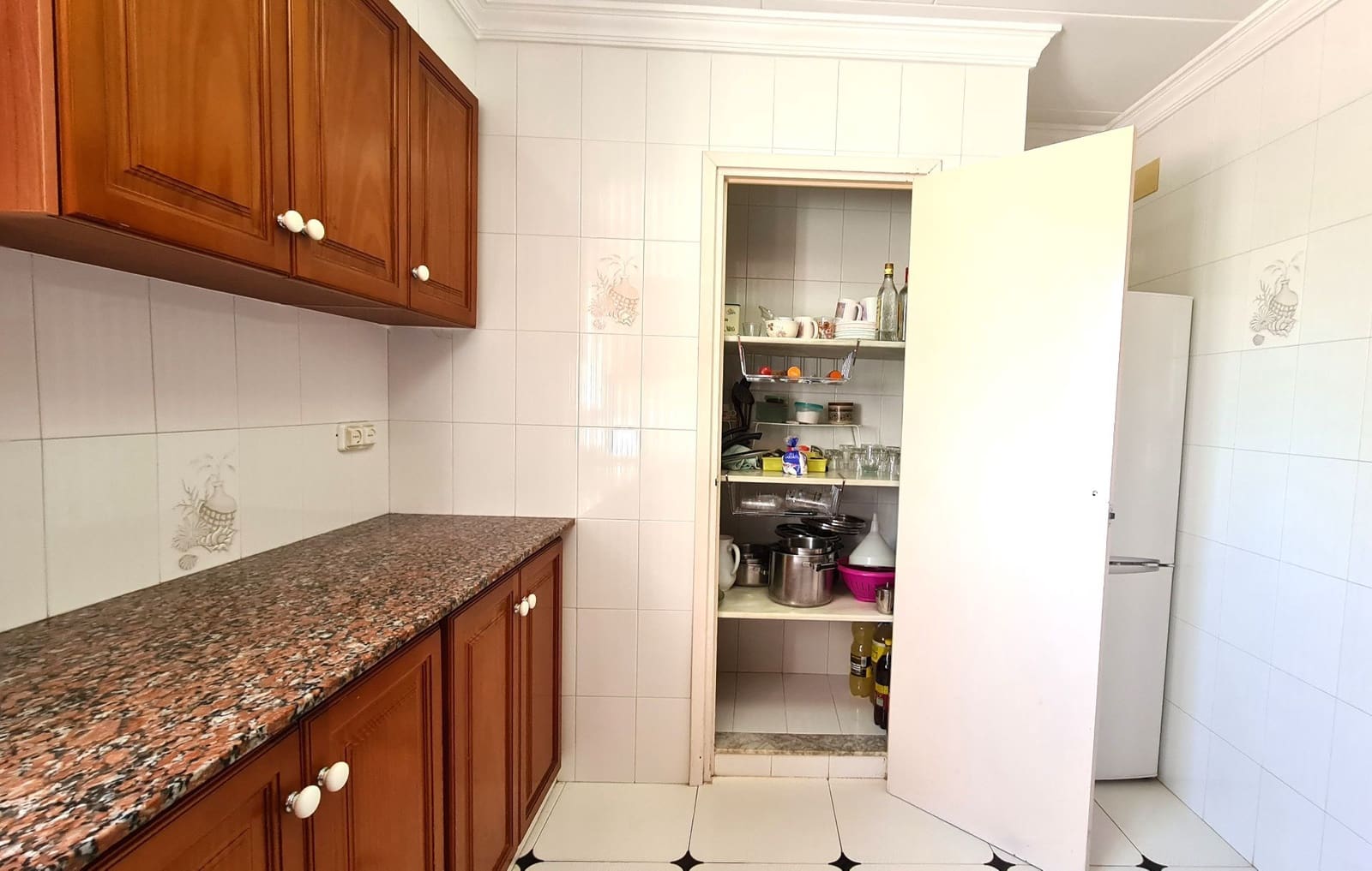 5 Zimmer Villa zu verkaufen in Oliva mit Garage - 500.000 € (Ref: 9919300)