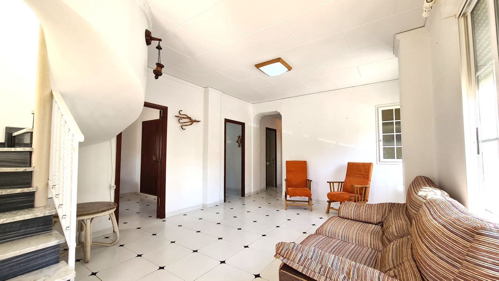 5 Zimmer Villa zu verkaufen in Oliva mit Garage - 500.000 € (Ref: 9919300)