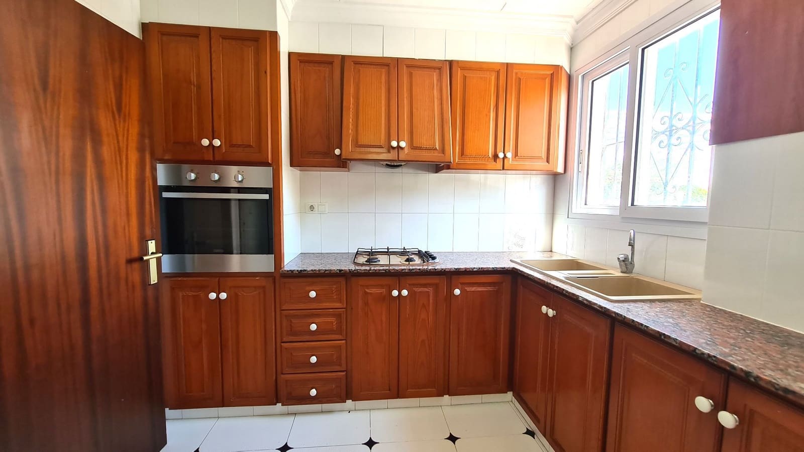 5 Zimmer Villa zu verkaufen in Oliva mit Garage - 500.000 € (Ref: 9919300)