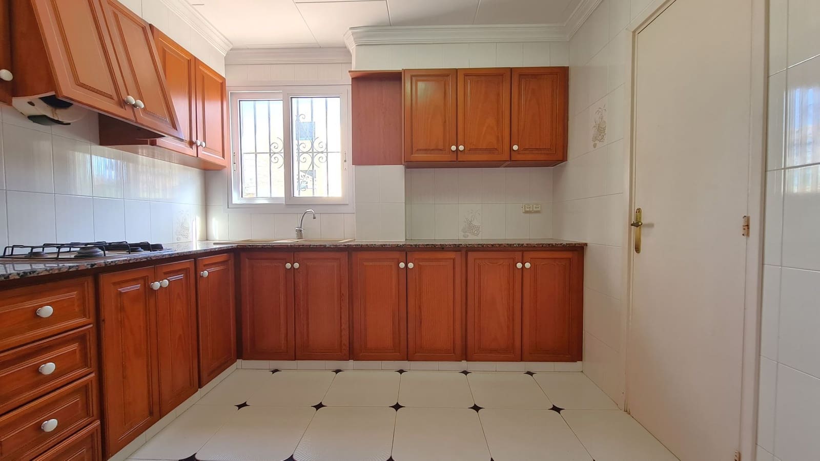 5 Zimmer Villa zu verkaufen in Oliva mit Garage - 500.000 € (Ref: 9919300)