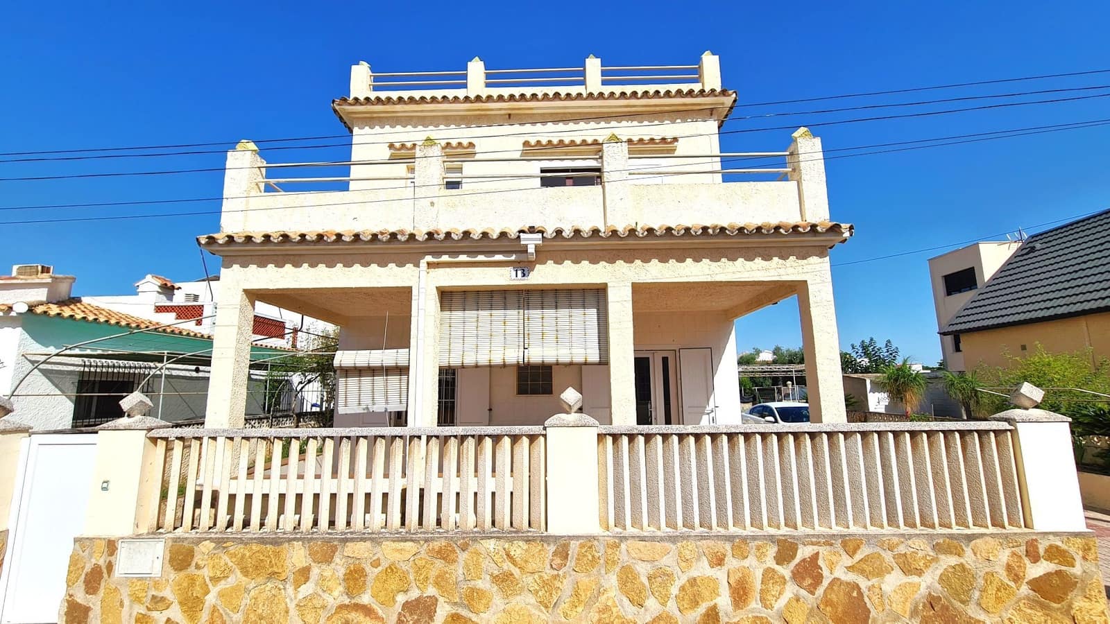 5 Zimmer Villa zu verkaufen in Oliva mit Garage - 500.000 € (Ref: 9919300)