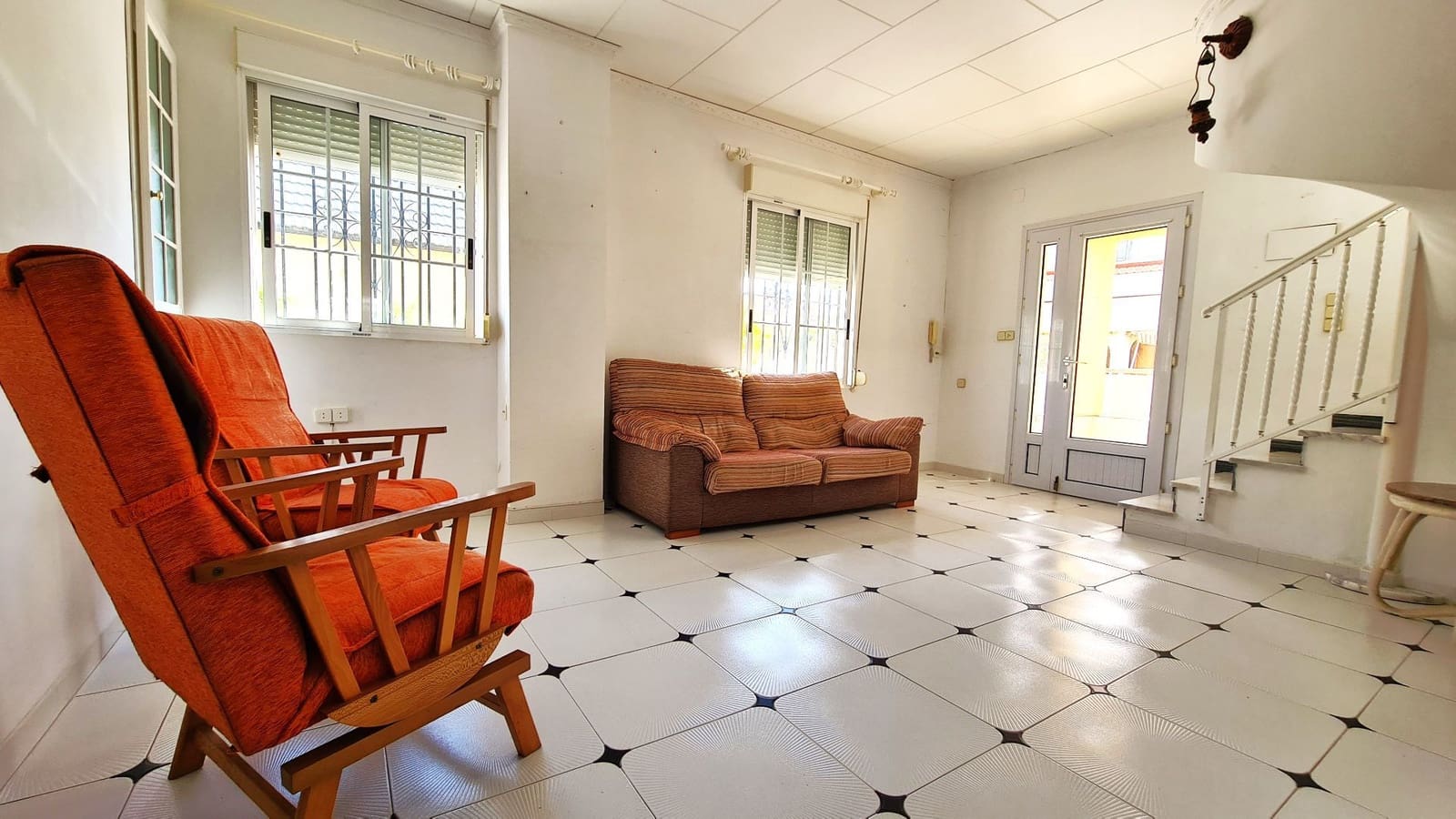 5 Zimmer Villa zu verkaufen in Oliva mit Garage - 500.000 € (Ref: 9919300)