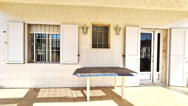 5 Zimmer Villa zu verkaufen in Oliva Playa, Oliva mit Garage - 500.000 € (Ref: 9919300)