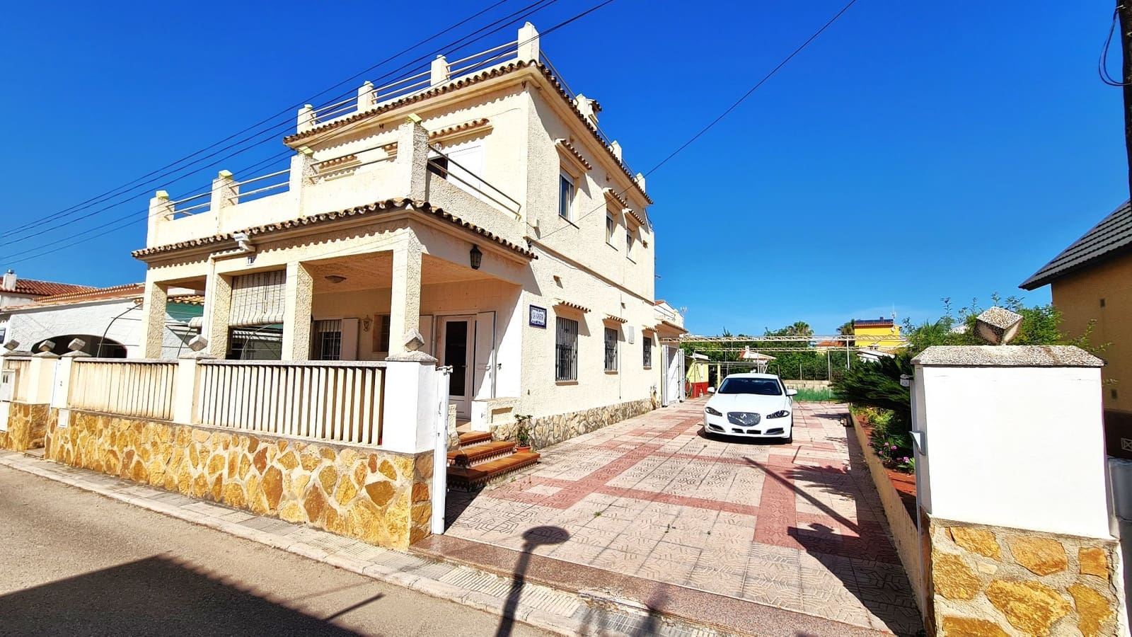 5 Zimmer Villa zu verkaufen in Oliva mit Garage - 500.000 € (Ref: 9919300)