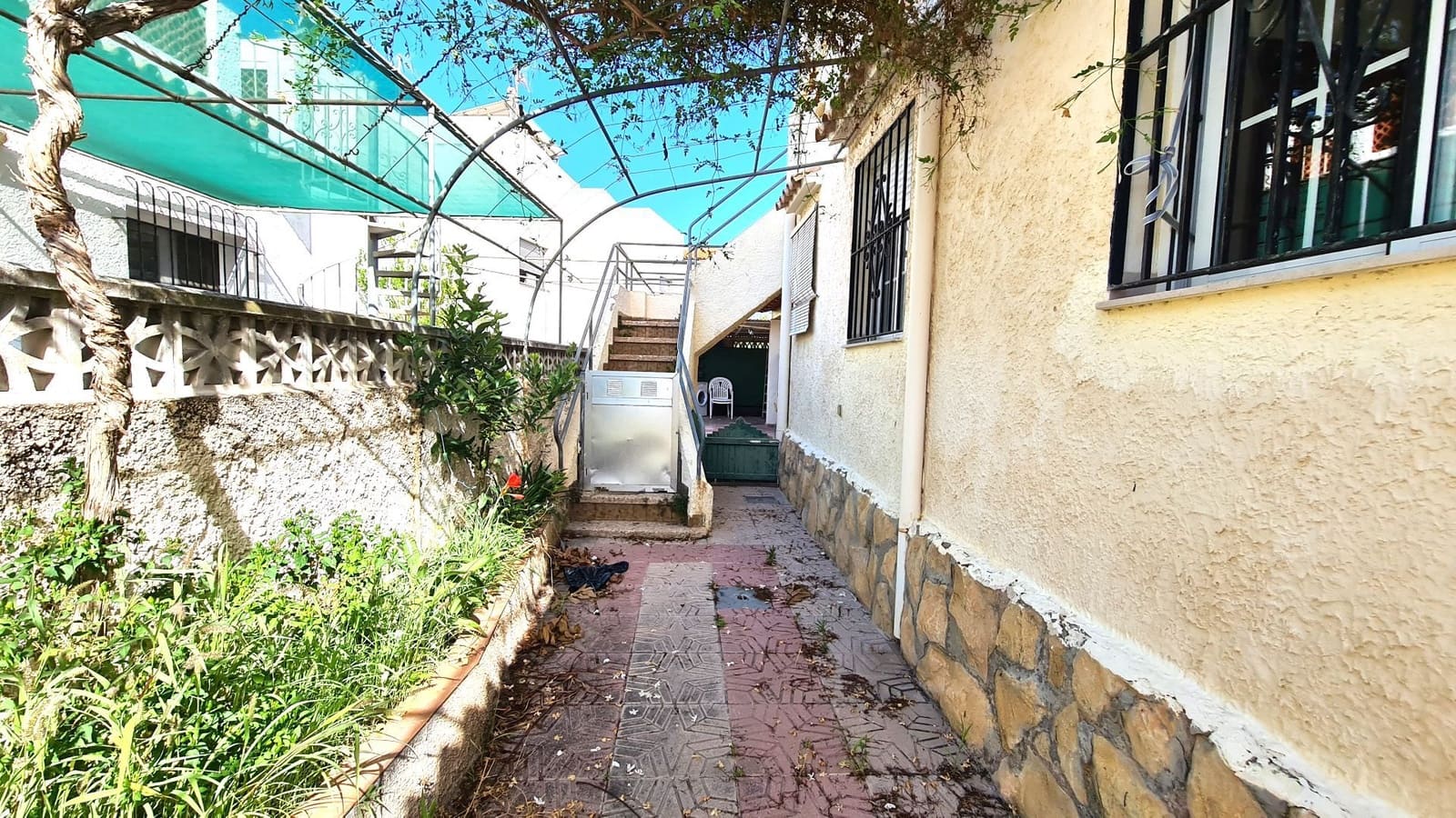 5 Zimmer Villa zu verkaufen in Oliva mit Garage - 500.000 € (Ref: 9919300)