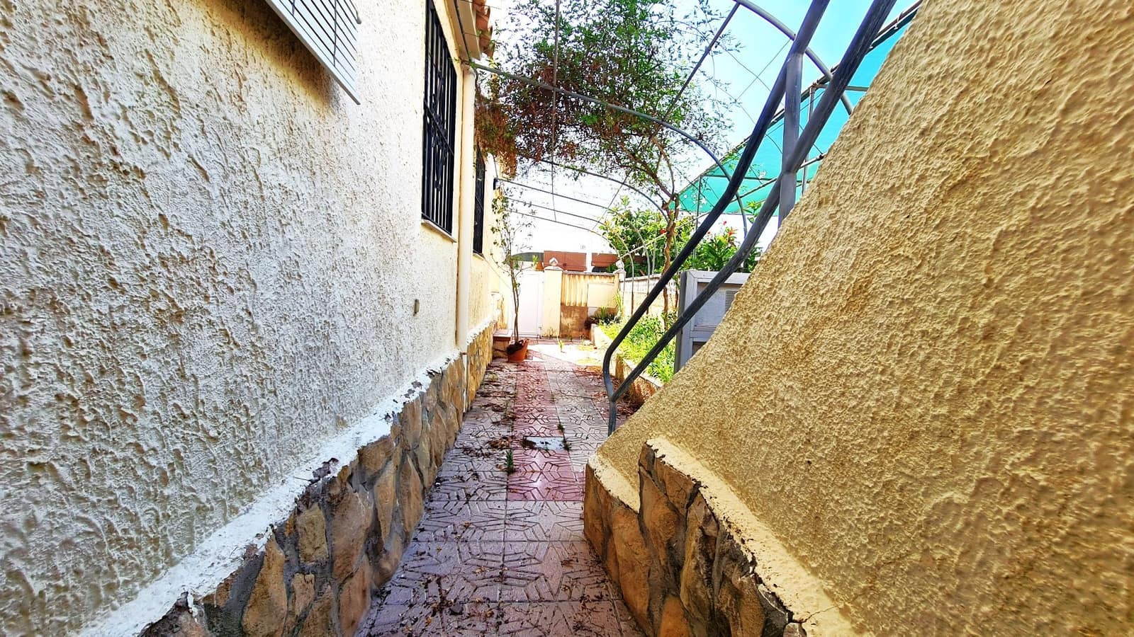 5 Zimmer Villa zu verkaufen in Oliva mit Garage - 500.000 € (Ref: 9919300)