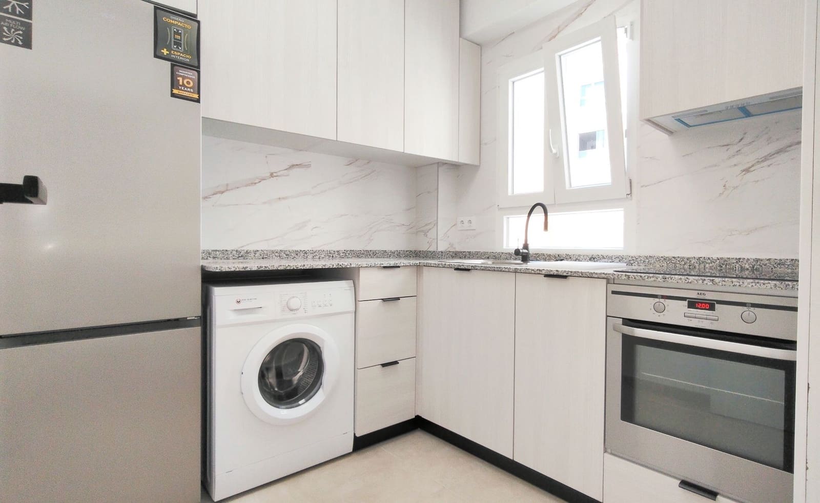 Piso de 3 habitaciones en Oliva en alquiler - 800 € (Ref: 9928678)