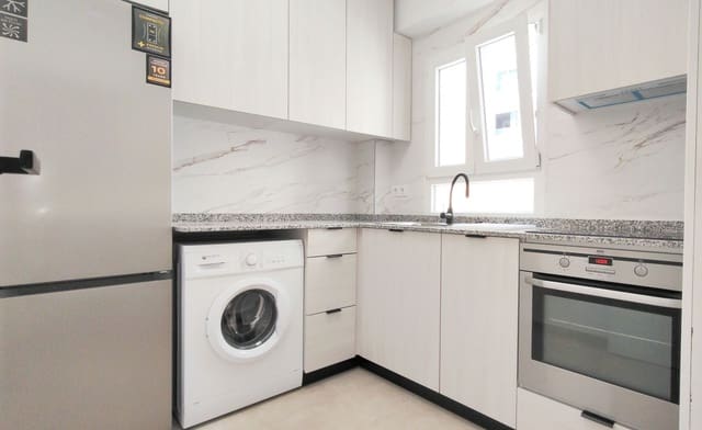 Piso de 3 habitaciones en Oliva Pueblo, Oliva en alquiler - 800 € (Ref: 9928678)