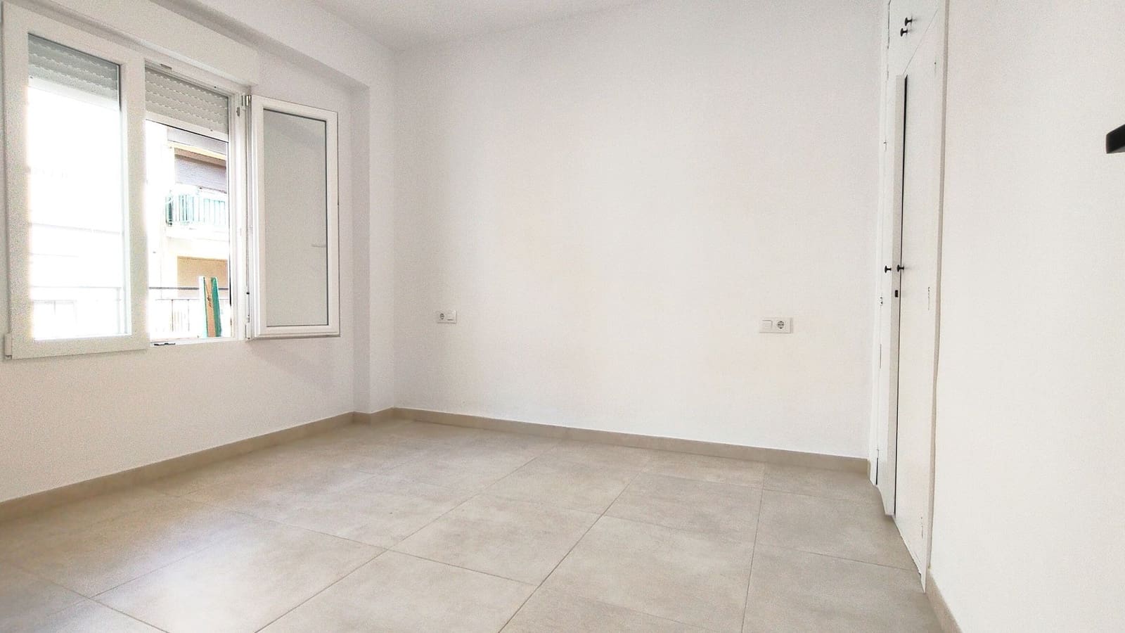 Piso de 3 habitaciones en Oliva en alquiler - 800 € (Ref: 9928678)