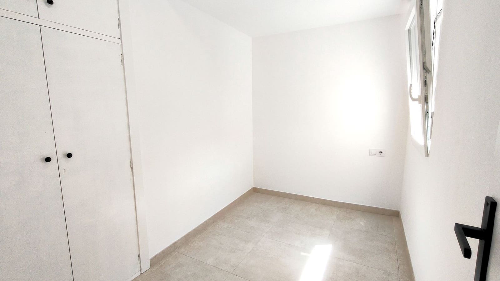 Piso de 3 habitaciones en Oliva en alquiler - 800 € (Ref: 9928678)