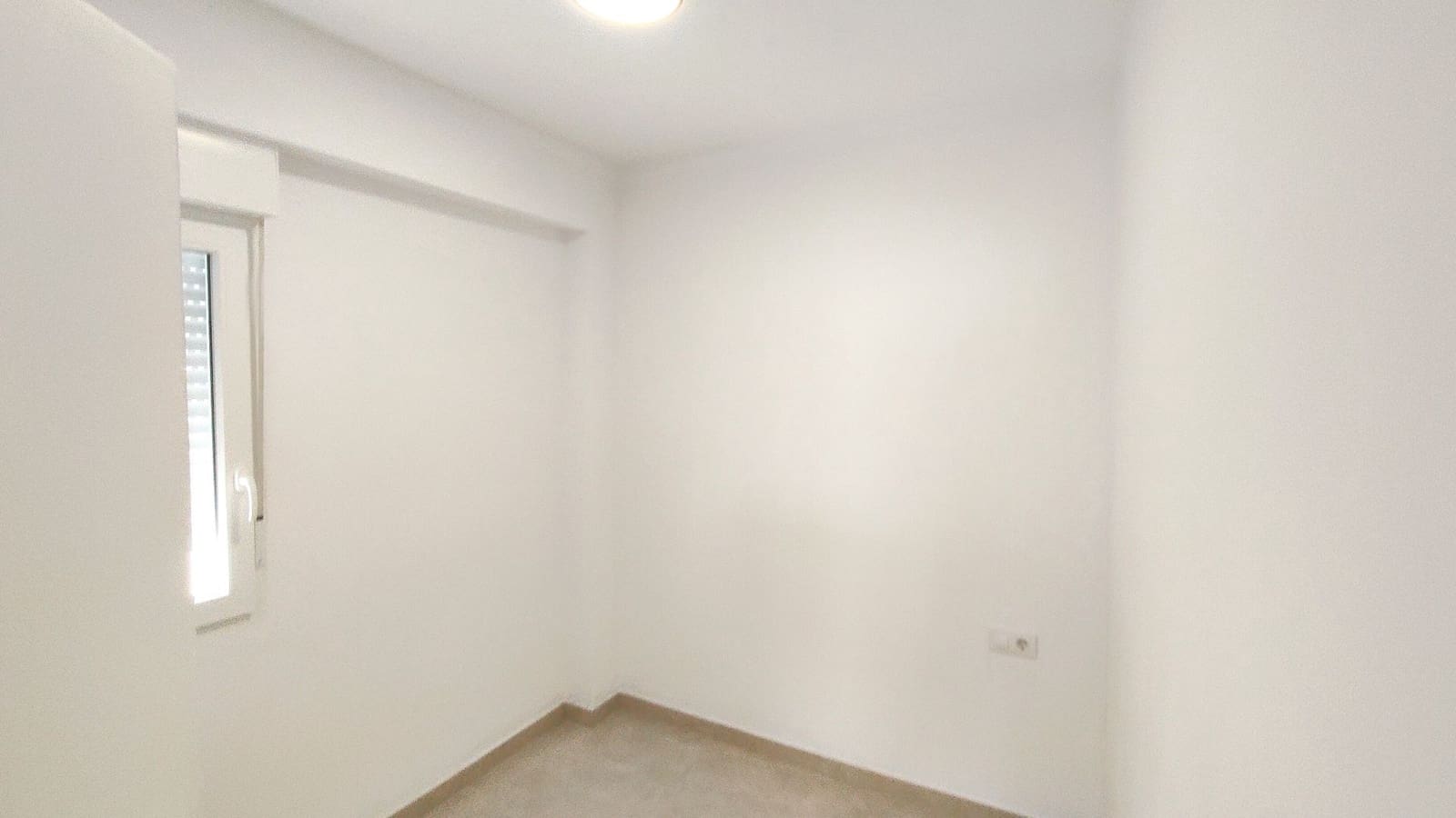 Piso de 3 habitaciones en Oliva en alquiler - 800 € (Ref: 9928678)