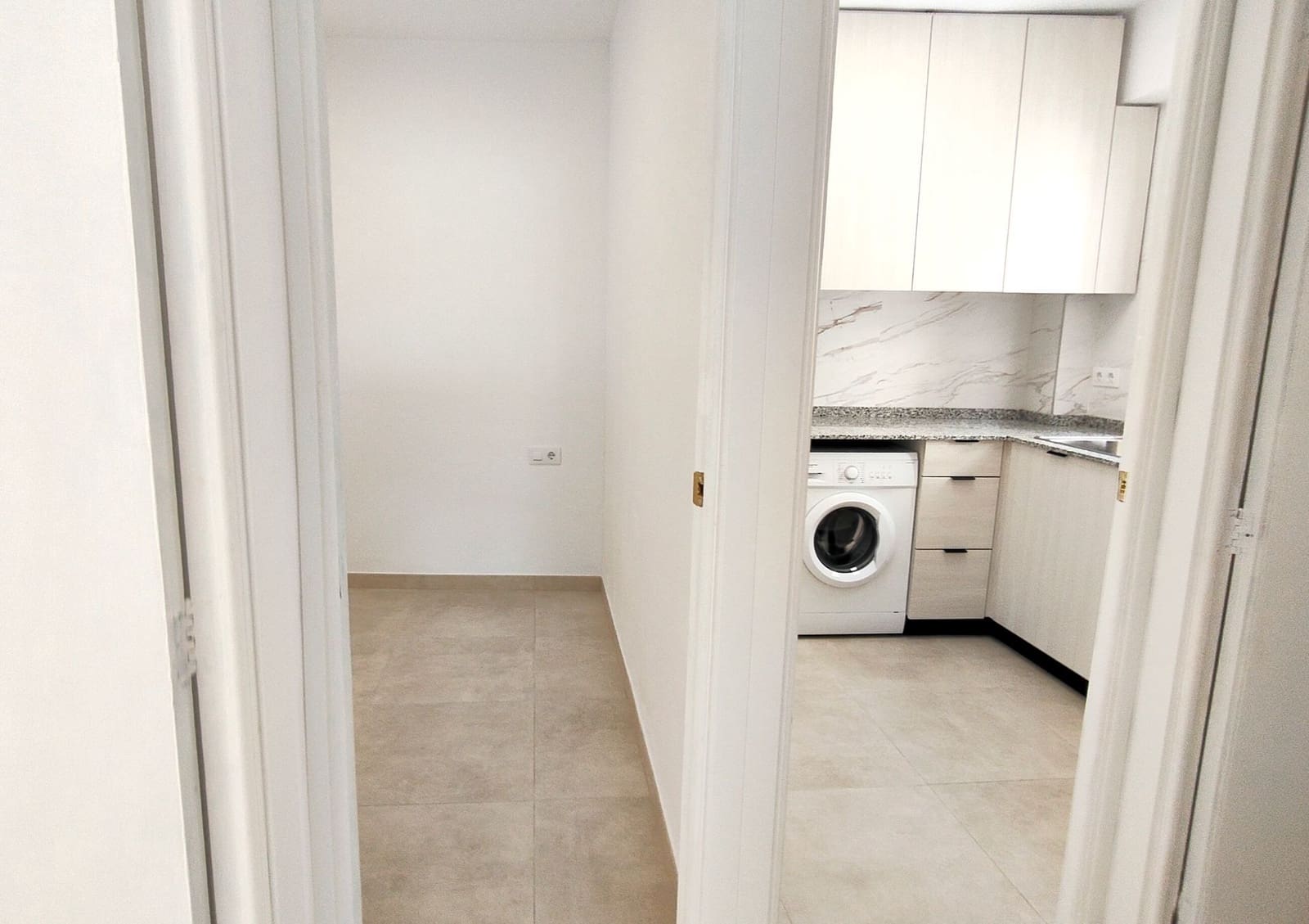 Piso de 3 habitaciones en Oliva en alquiler - 800 € (Ref: 9928678)