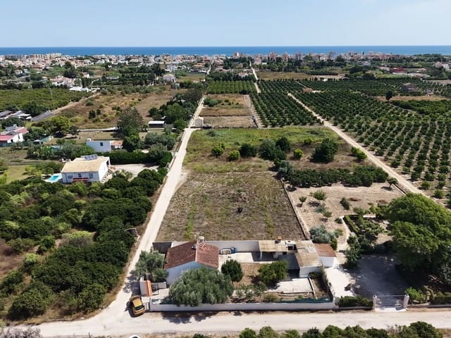 Chalet de 3 habitaciones en Oliva Playa, Oliva en venta con garaje - 170.000 € (Ref: 9980165)