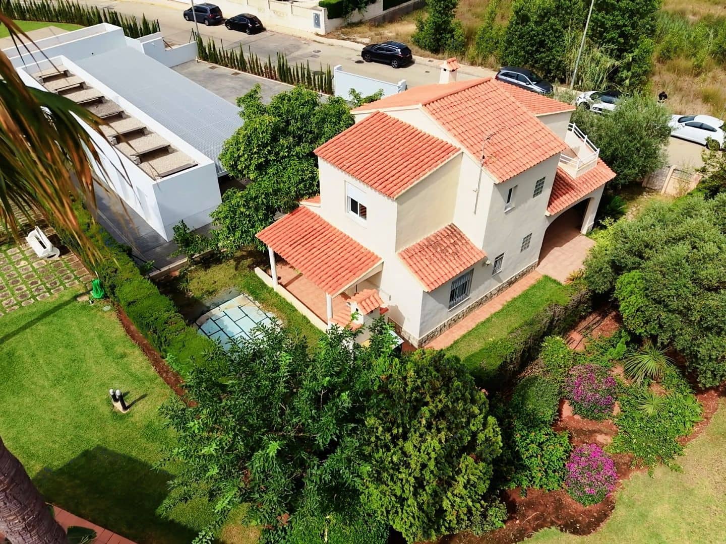 5 Zimmer Villa zu verkaufen in Oliva Nova mit Garage - 380.000 € (Ref: 9980166)