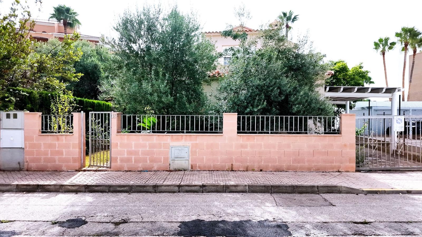 5 Zimmer Villa zu verkaufen in Oliva Nova mit Garage - 380.000 € (Ref: 9980166)