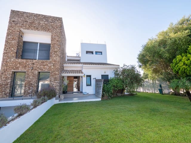 3 bedroom Villa for holiday rental in Chiclana de la Frontera with garage - € 1,500 (Ref: 9154402)