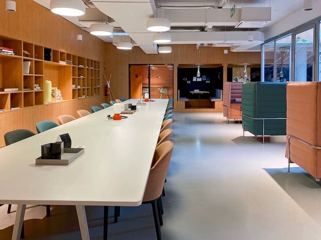 Kontor til leie i El Poblenou, Barcelona by - € 1 149 (Ref: 9420720)