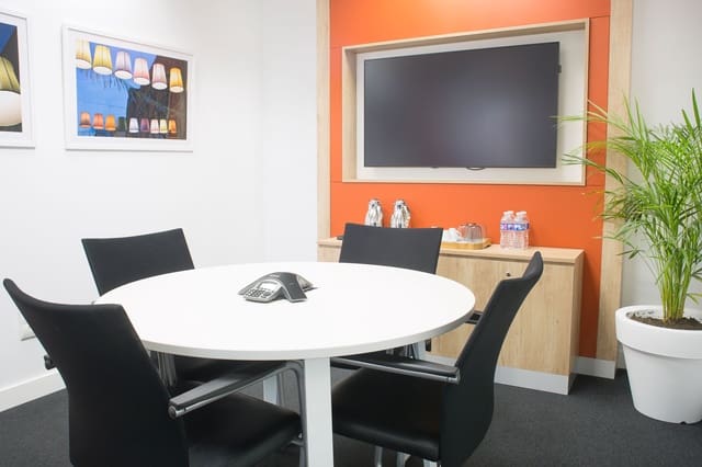 Office for rent in Mestalla, Valencia city - € 299 (Ref: 9420731)