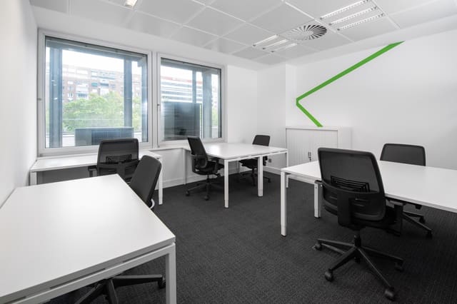 Kontor til leje i Cuatro Caminos, Madrid by - € 789 (Ref: 9420737)