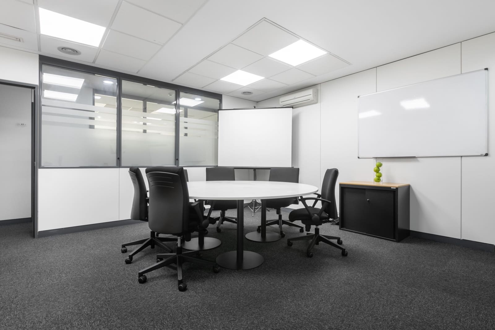 Office for rent in Marbella - € 109 (Ref: 9420907)