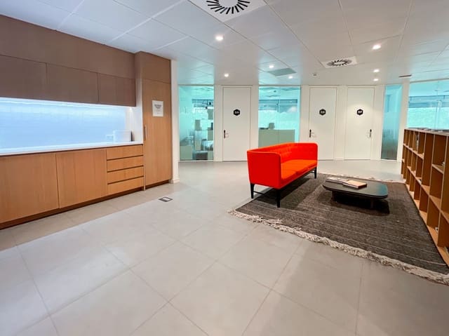 Kontor til leie i Nueva España, Madrid by - € 189 (Ref: 9420911)