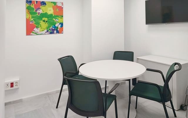 Office for rent in Beniferri, Valencia city - € 654 (Ref: 9420923)