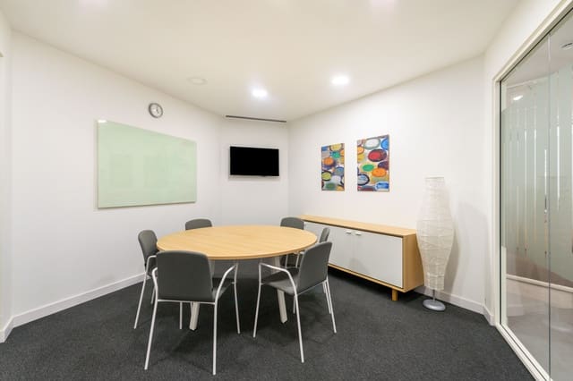 Office for rent in Les Corts, Barcelona city - € 1,129 (Ref: 9420925)