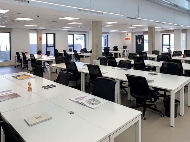 Kantoor te huur in El Poblenou, Barcelona stad - € 1.269 (Ref: 9420936)