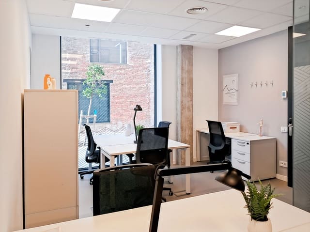 Kantoor te huur in El Poblenou, Barcelona stad - € 1.269 (Ref: 9420936)