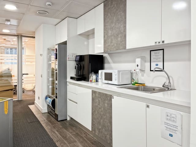 Bureau à louer à Cuatro Caminos, Madrid ville - 479 € (Ref: 9420947)