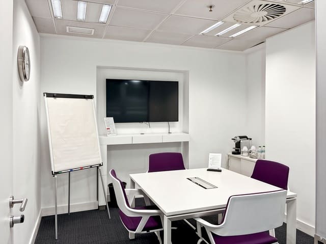 Kontor til leie i Cuatro Caminos, Madrid by - € 1 639 (Ref: 9420972)