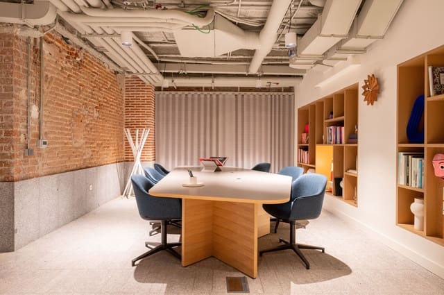 Kontor til leje i Cortes, Madrid by - € 1.879 (Ref: 9421059)