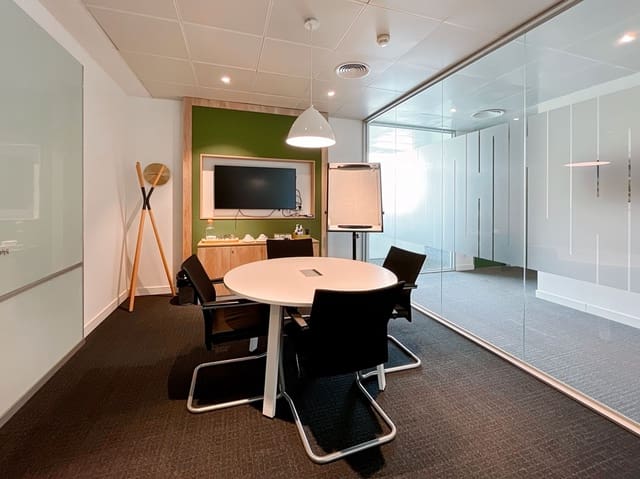 Office for rent in Les Tres Torres, Barcelona city - € 1,139 (Ref: 9421105)