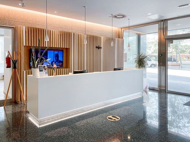 Kontor til leie i El Poblenou, Barcelona by - € 539 (Ref: 9421133)