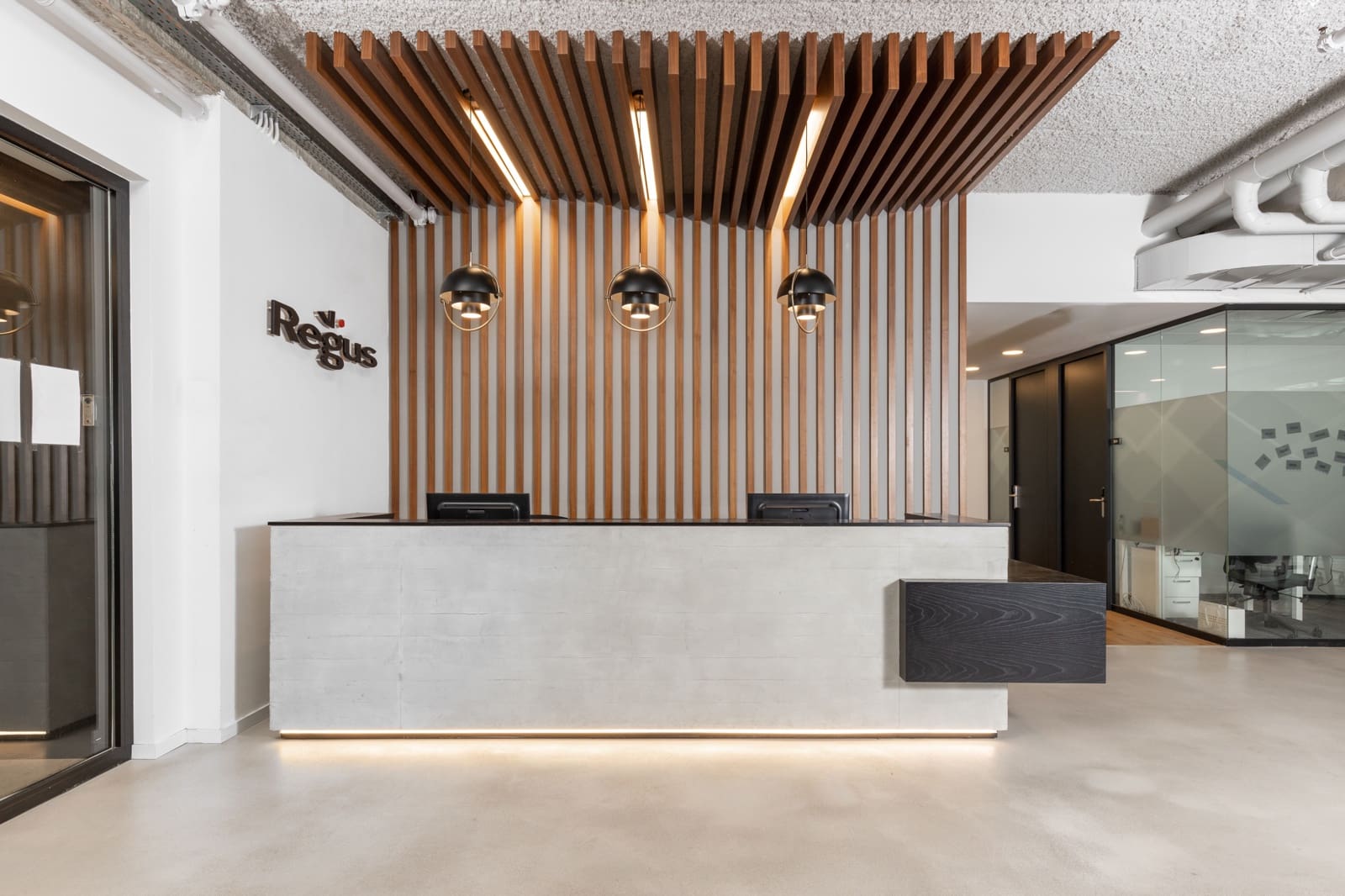 Office for rent in Cornella de Llobregat - € 909 (Ref: 9421146)