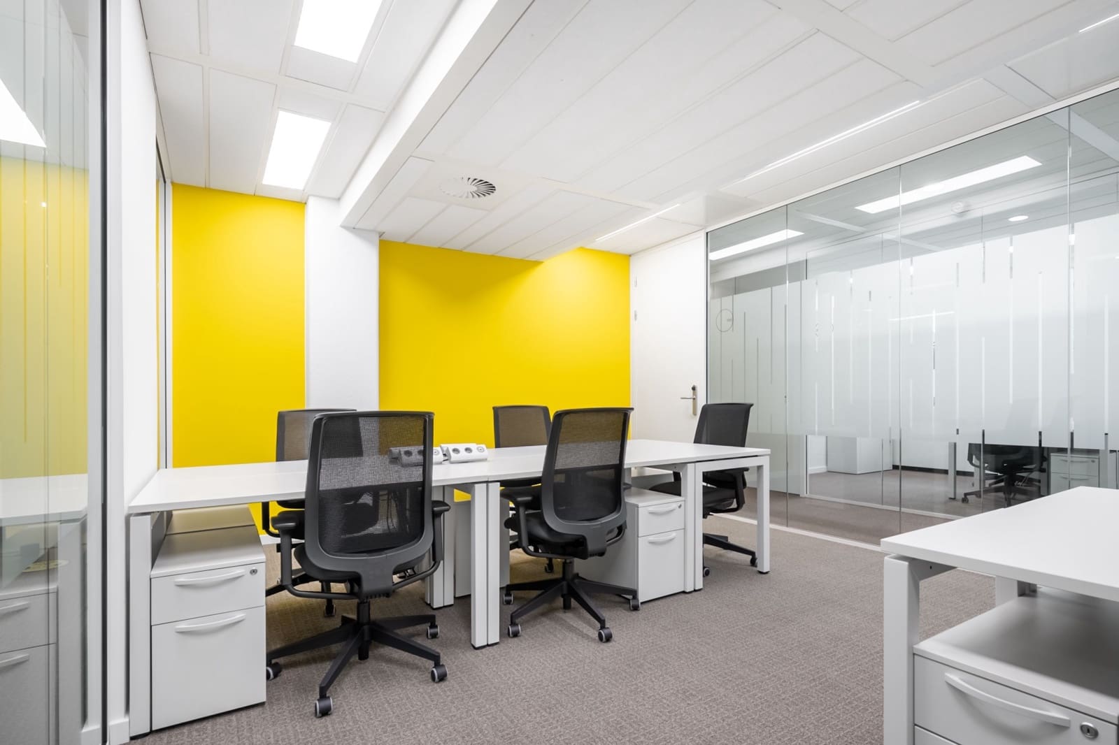 Office for rent in Cornella de Llobregat - € 1,399 (Ref: 9421160)