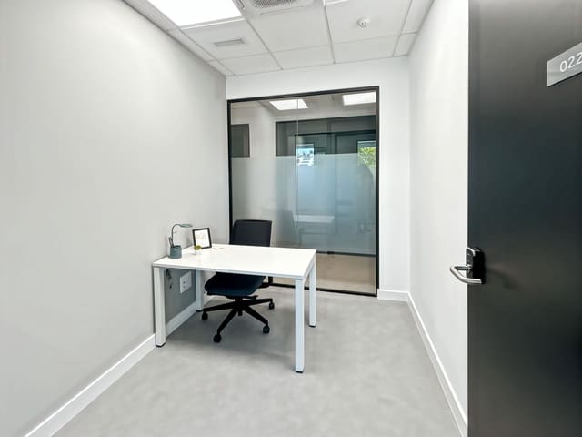 Toimisto vuokrattavana paikassa Camas - 359 € (Ref: 9421183)