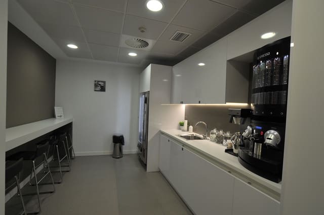 Biuro do wynajęcia w Valdefuentes, Miasto Madryt - 489 € (Ref: 9421291)