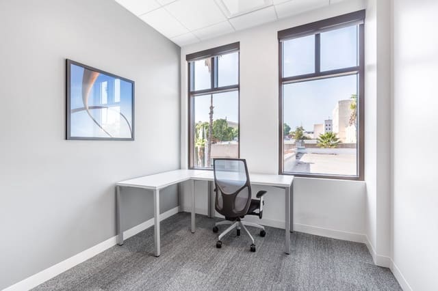 Office for rent in La Barceloneta, Barcelona city - € 409 (Ref: 9421301)