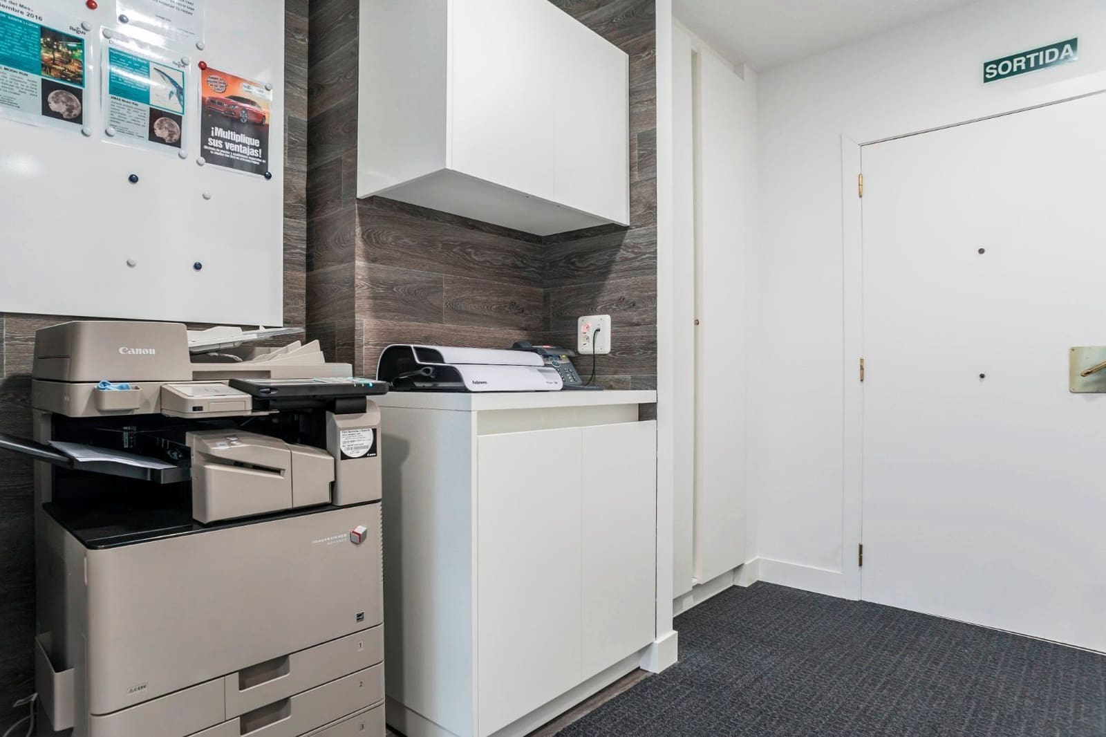 Kontor att hyra i El Prat de Llobregat - 143 € (Ref: 9421312)