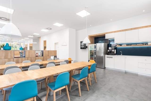 Office for rent in El Poblenou, Barcelona city - € 219 (Ref: 9421317)